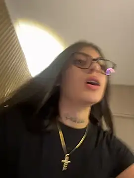 Sarasanders 4 online show from November 9, 2025, 2:15 am