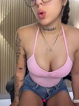 Sarasanders 4 online show from February 13, 2026, 4:12 am