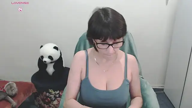 Ammillia online show from December 2, 2024, 12:58 am