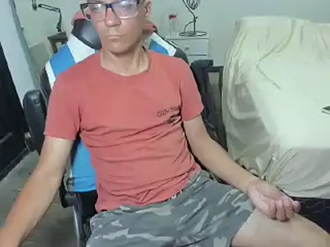 Snapshot of guachin_hunk chatting on December 23, 2024, 4:22 am guachin hunk online show from December 23, 2024, 4:22 am