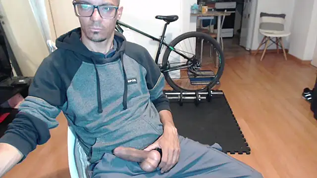 Snapshot of guachin_hunk chatting on October 19, 2025, 6:27 am guachin hunk online show from October 19, 2025, 6:27 am