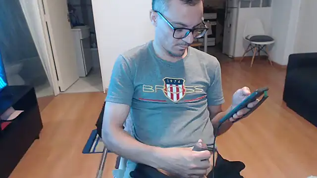 guachin hunk online show from June 4, 2026, 3:33 am