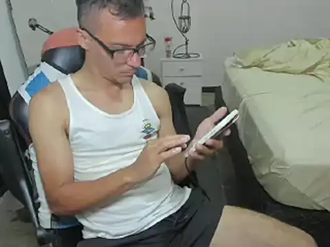 Snapshot of guachin_hunk chatting on December 31, 2024, 6:24 pm guachin hunk online show from December 31, 2024, 6:24 pm