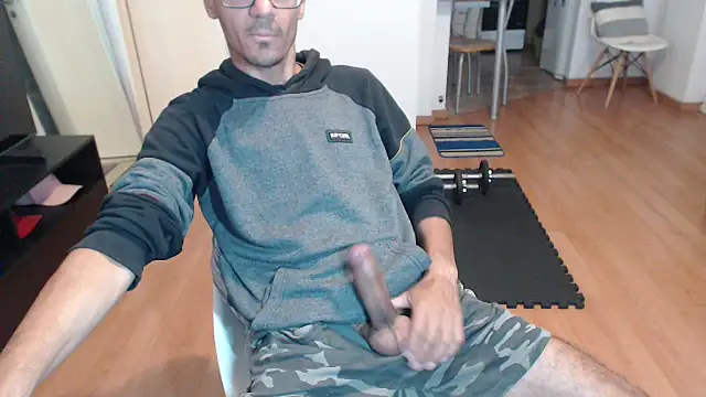 Snapshot of guachin_hunk chatting on October 14, 2025, 6:30 pm guachin hunk online show from October 14, 2025, 6:30 pm