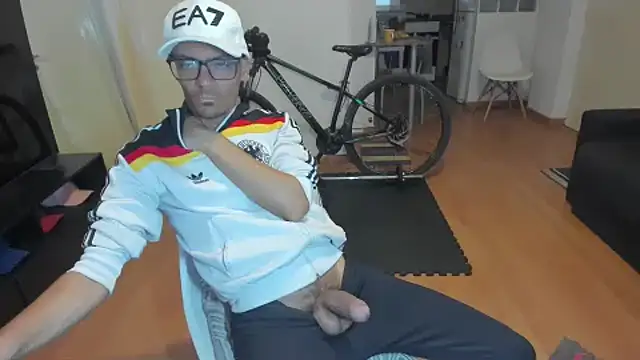 Snapshot of guachin_hunk chatting on September 14, 2025, 6:30 pm guachin hunk online show from September 14, 2025, 6:30 pm