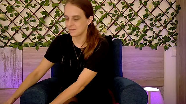 LadyChantale online show from November 4, 2025, 8:40 am