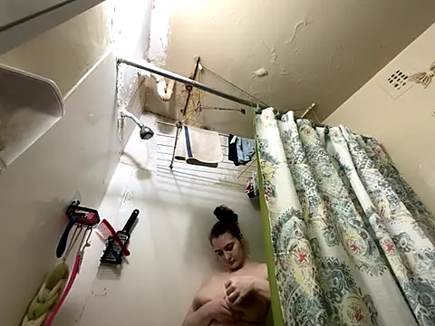 Snowbunnycake 131 online show from November 30, 2025, 3:13 pm