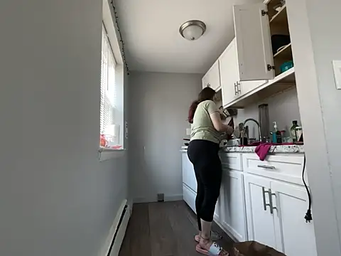 Snowbunnycake 131 online show from November 24, 2025, 8:20 pm