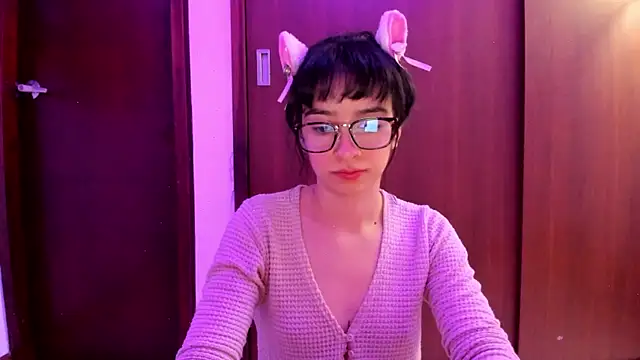Snapshot of _Lunnaa_ chatting on March 3, 2025, 12:45 am  Lunnaa  online show from March 3, 2025, 12:45 am