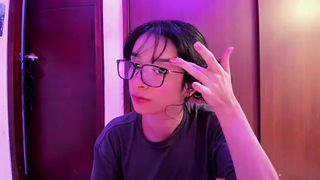 Snapshot of _Lunnaa_ chatting on February 23, 2025, 1:57 am  Lunnaa  online show from February 23, 2025, 1:57 am