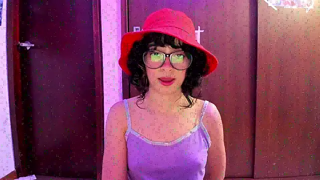 Snapshot of _Lunnaa_ chatting on October 12, 2025, 12:01 am  Lunnaa  online show from October 12, 2025, 12:01 am