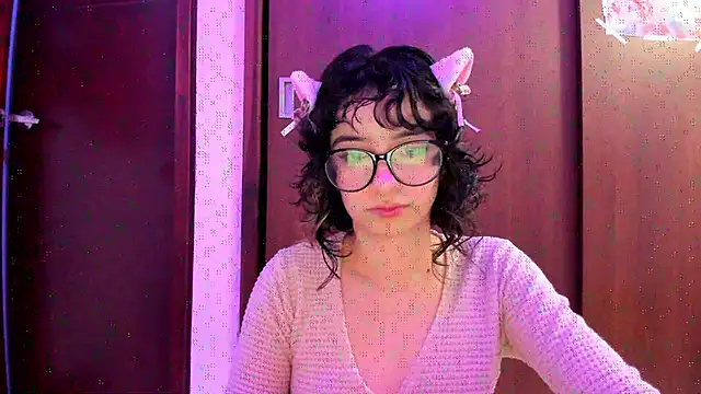 Snapshot of _Lunnaa_ chatting on October 27, 2025, 12:55 am  Lunnaa  online show from October 27, 2025, 12:55 am