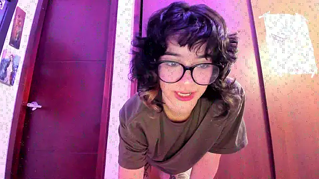 Snapshot of _Lunnaa_ chatting on October 20, 2025, 2:57 am  Lunnaa  online show from October 20, 2025, 2:57 am