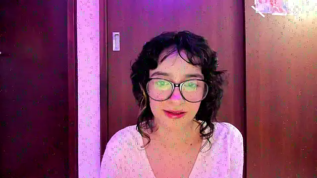 Snapshot of _Lunnaa_ chatting on September 26, 2025, 10:38 pm  Lunnaa  online show from September 26, 2025, 10:38 pm