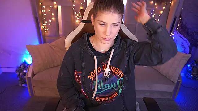 CassandraGood online show from February 9, 2026, 7:50 am