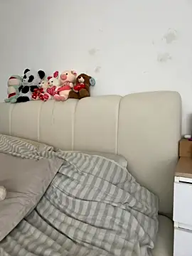 oriana zoeee online show from November 12, 2025, 9:51 pm