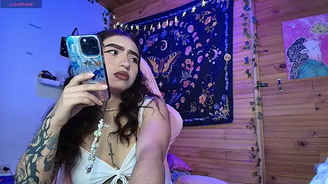 Snapshot of valenor_ chatting on September 9, 2025, 1:38 am valenor online show from September 9, 2025, 1:38 am