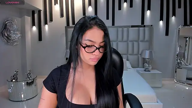 Snapshot of MollyJones_ chatting on July 12, 2026, 11:55 am MollyJones online show from July 12, 2026, 11:55 am