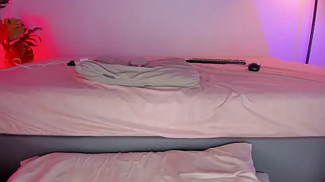 hot booty  online show from March 3, 2026, 9:55 pm