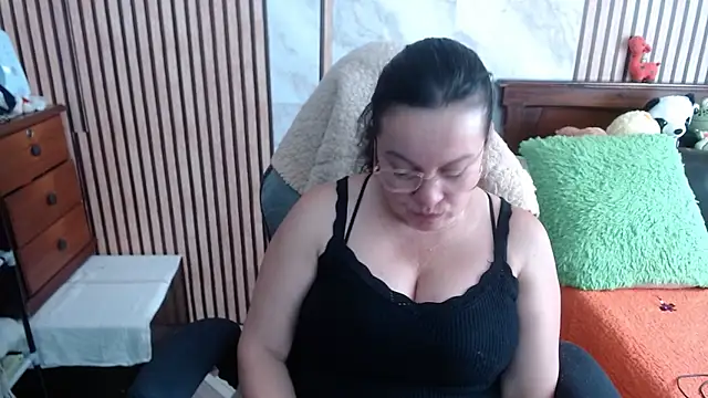 Snapshot of Sonialorens_ chatting on September 24, 2025, 8:04 pm Sonialorens  online show from September 24, 2025, 8:04 pm