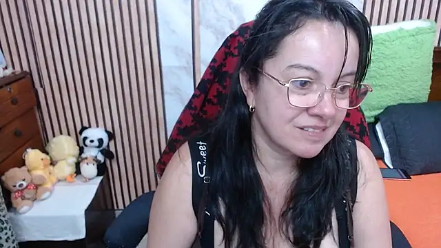 Snapshot of Sonialorens_ chatting on October 4, 2025, 8:43 pm Sonialorens  online show from October 4, 2025, 8:43 pm