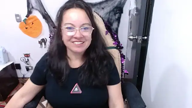 Sonialorens  online show from November 2, 2025, 11:21 pm