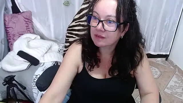 Snapshot of Sonialorens_ chatting on February 1, 2025, 6:51 pm Sonialorens  online show from February 1, 2025, 6:51 pm