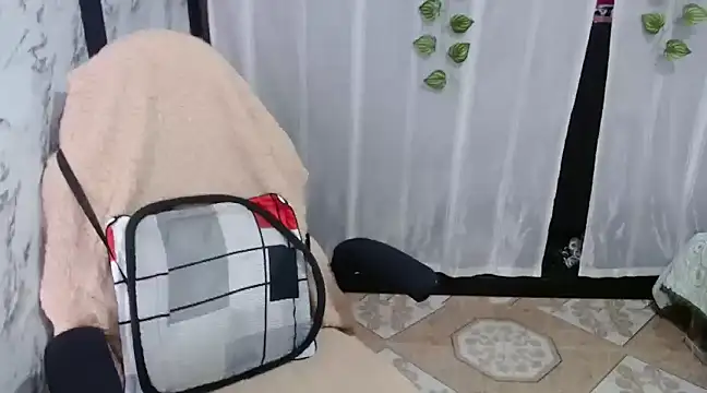 Snapshot of Sonialorens_ chatting on February 22, 2025, 2:19 pm Sonialorens  online show from February 22, 2025, 2:19 pm