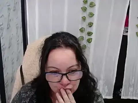 Snapshot of Sonialorens_ chatting on February 27, 2025, 2:43 pm Sonialorens  online show from February 27, 2025, 2:43 pm