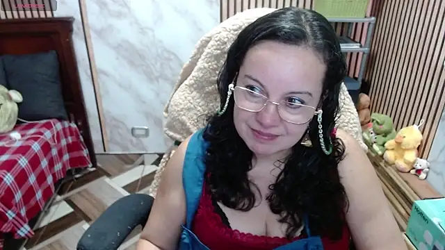 Sonialorens  online show from March 26, 2026, 8:18 pm