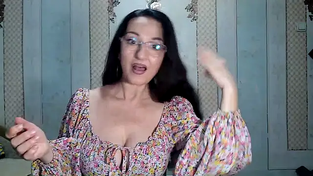 Snapshot of Antralyn chatting on January 6, 2026, 10:30 am Antralyn online show from January 6, 2026, 10:30 am