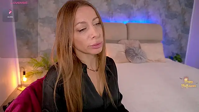 MirandaHobbs online show from November 3, 2025, 8:29 am