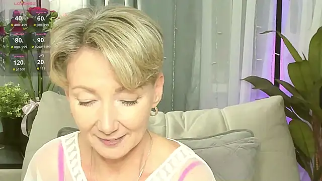 AkexandraFix online show from November 18, 2025, 2:53 pm