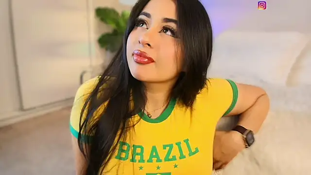 Snapshot of Queen_liana chatting on February 19, 2026, 7:05 am Queen liana online show from February 19, 2026, 7:05 am