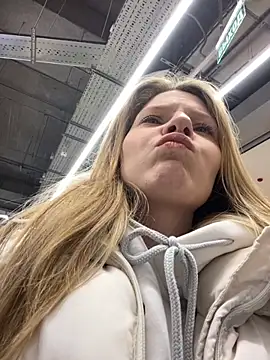 MaryHiggins online show from November 19, 2025, 8:03 am