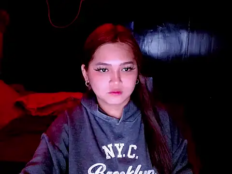 Snapshot of EmpressYna chatting on June 15, 2026, 5:29 am EmpressYna online show from June 15, 2026, 5:29 am
