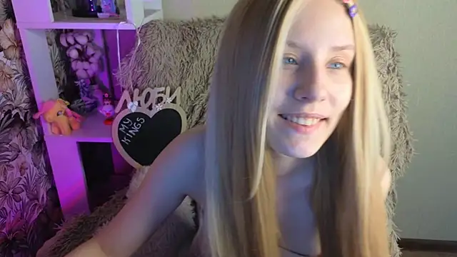 sarakaell online show from June 25, 2026, 1:58 am