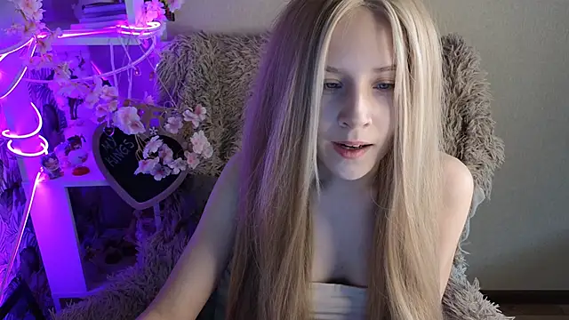 sarakaell online show from September 12, 2025, 2:12 am