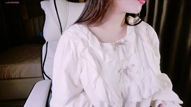 Snapshot of Girl__Funny chatting on March 3, 2025, 6:13 pm Girl  Funny online show from March 3, 2025, 6:13 pm