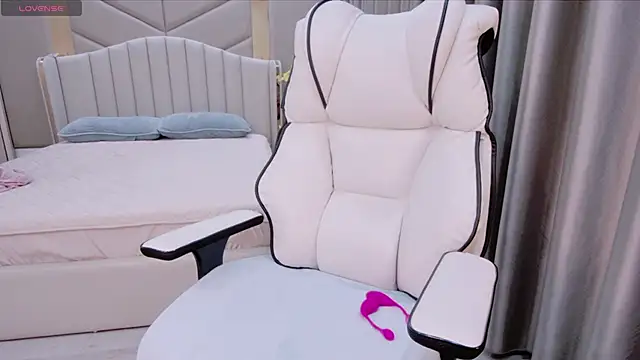 Snapshot of Girl__Funny chatting on March 20, 2025, 1:48 pm Girl  Funny online show from March 20, 2025, 1:48 pm