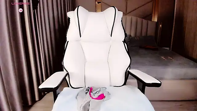 Snapshot of Girl__Funny chatting on October 16, 2025, 6:38 pm Girl  Funny online show from October 16, 2025, 6:38 pm