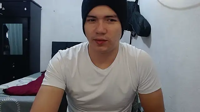 suckmydickbitch97 online show from December 14, 2025, 12:22 pm