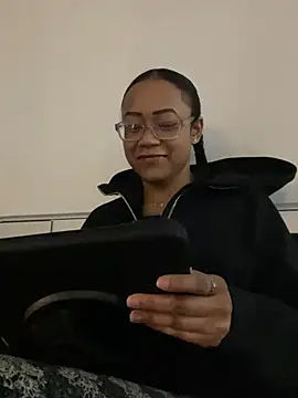 RylHoneyy online show from February 25, 2026, 2:06 pm