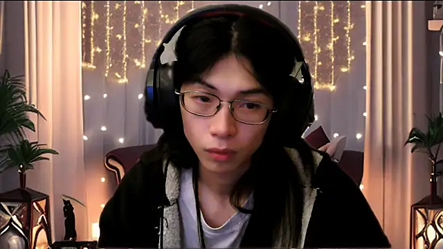 CrytinaSissyCrossdress online show from April 21, 2026, 12:45 pm