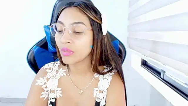 sophiax-x online show from June 24, 2026, 10:40 pm