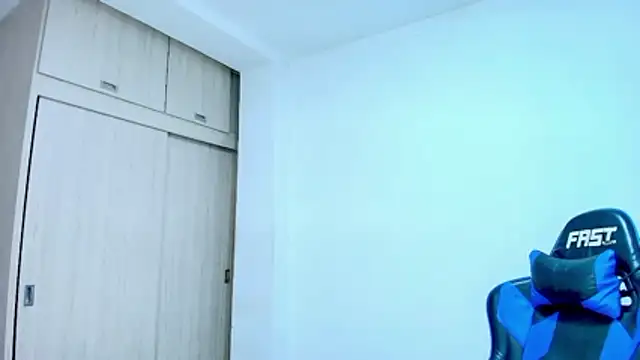 sophiax-x online show from January 16, 2026, 4:33 pm