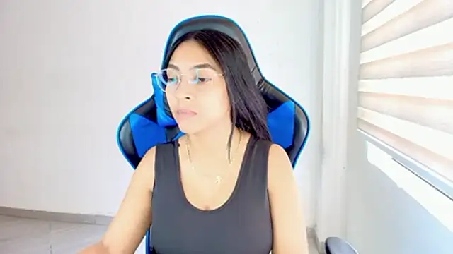 sophiax-x online show from April 20, 2026, 2:51 pm