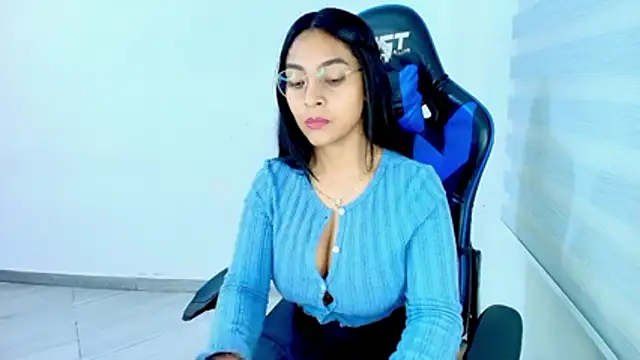 sophiax-x online show from April 16, 2026, 11:51 pm