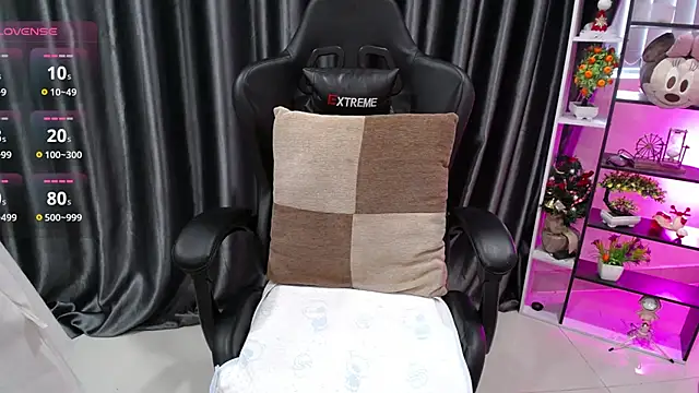 Yuki-yio online show from October 17, 2025, 1:20 am