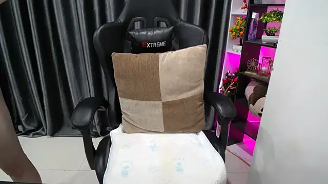 Yuki-yio online show from September 16, 2025, 1:17 am